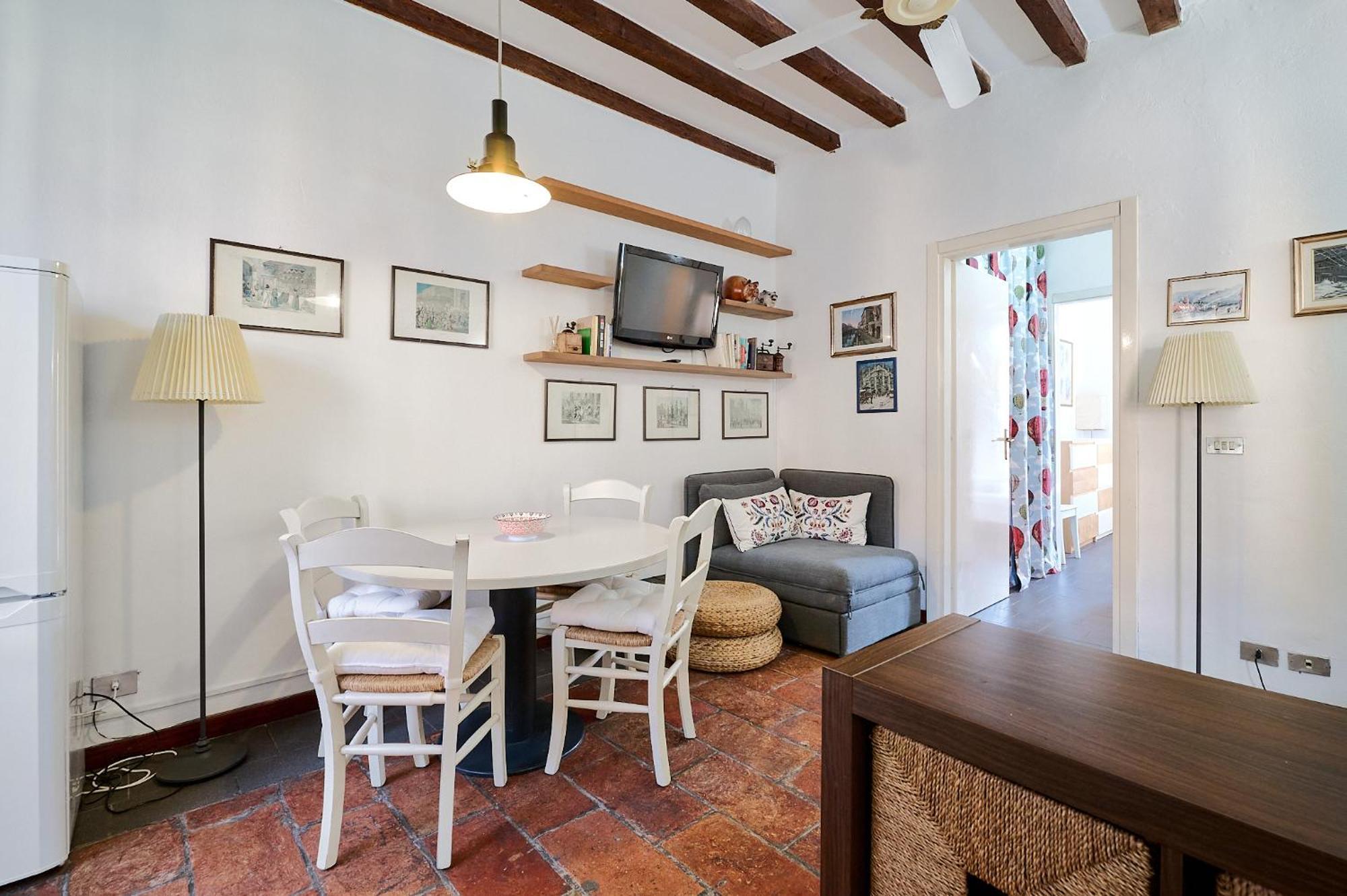 Rustic And Cozy In Navigli Milan